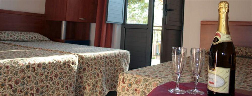 לידו די ג'סולו Hotel Frank מראה חיצוני תמונה