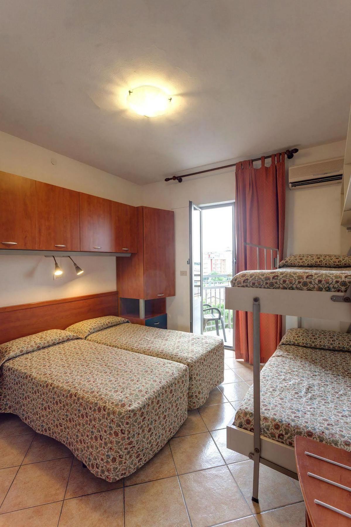 לידו די ג'סולו Hotel Frank מראה חיצוני תמונה