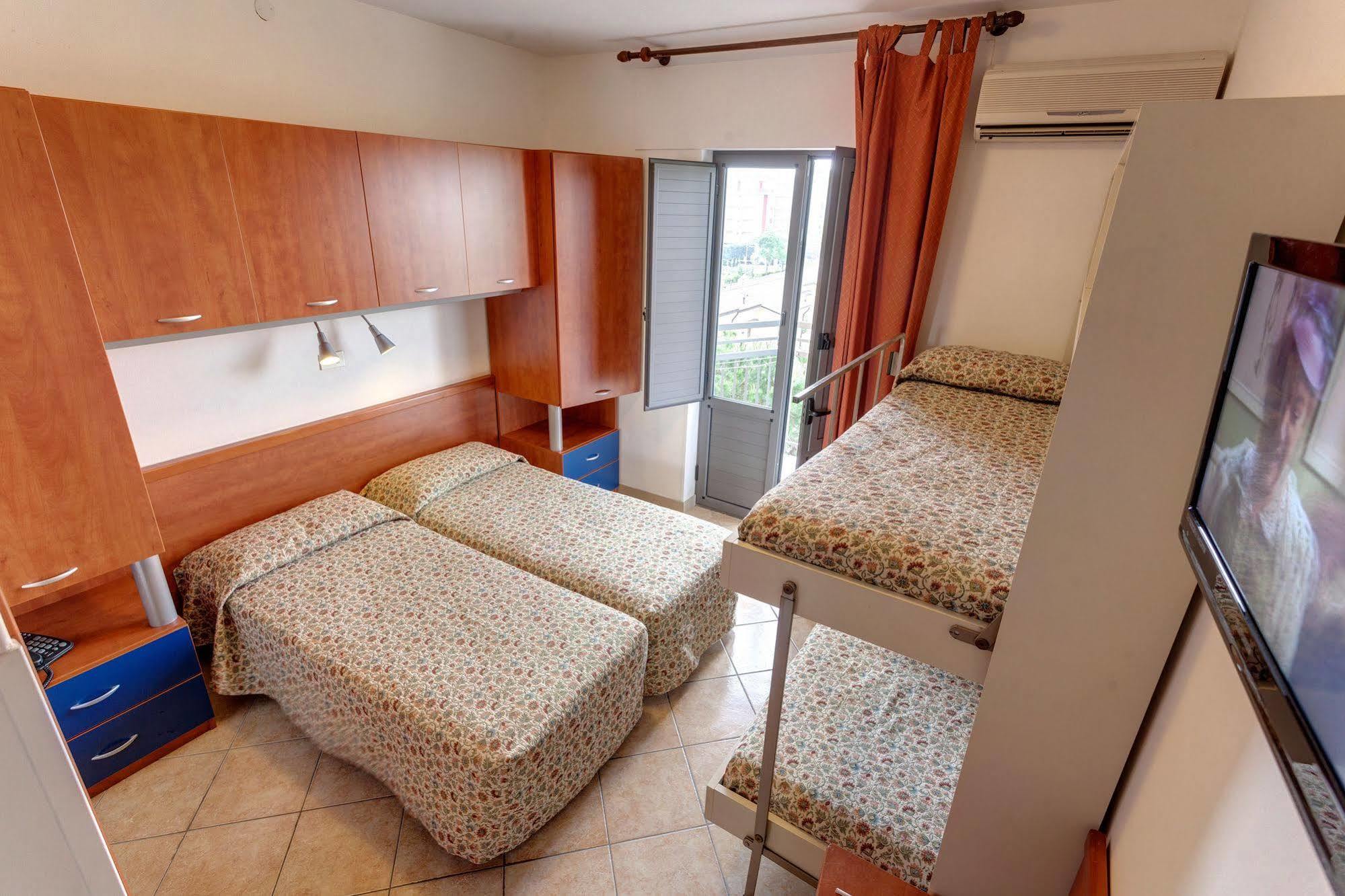 לידו די ג'סולו Hotel Frank מראה חיצוני תמונה