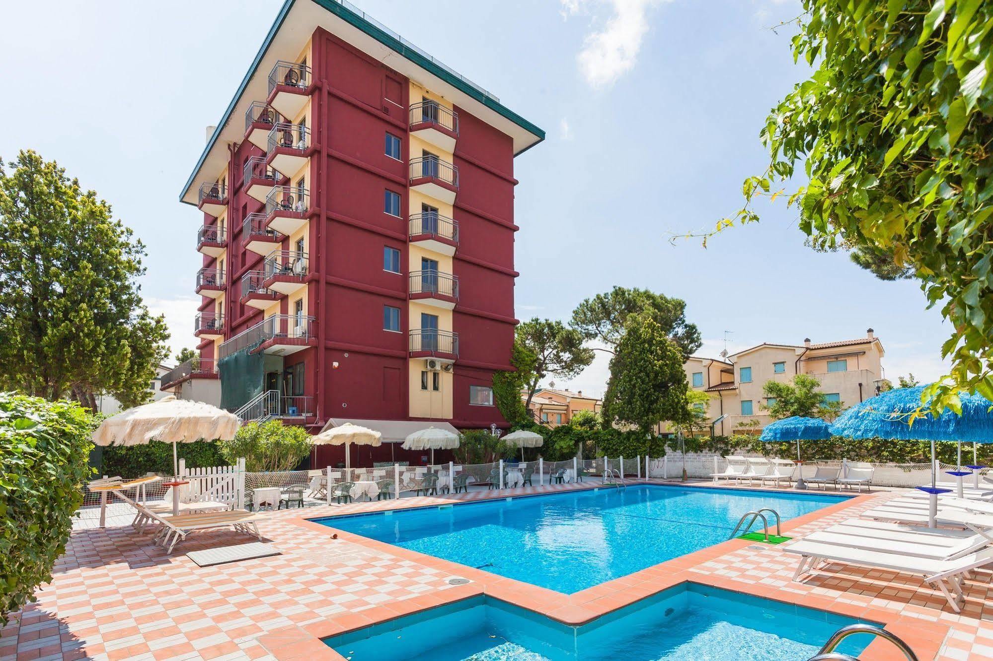 לידו די ג'סולו Hotel Frank מראה חיצוני תמונה