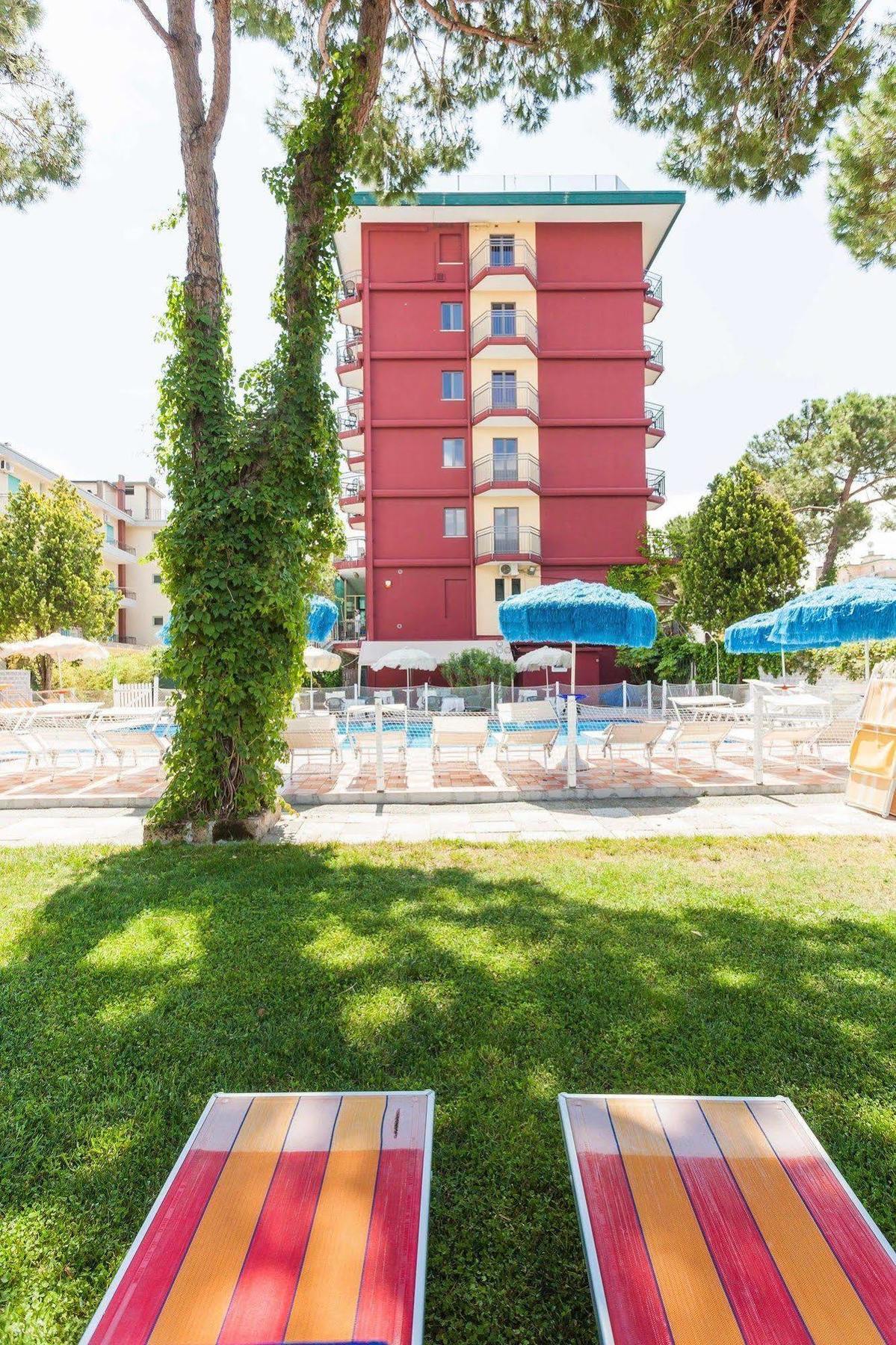 לידו די ג'סולו Hotel Frank מראה חיצוני תמונה