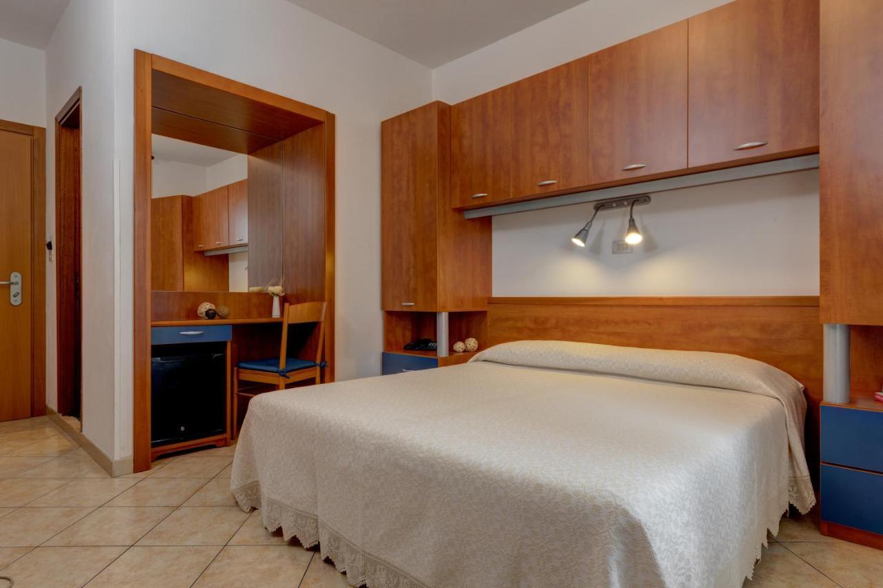 לידו די ג'סולו Hotel Frank מראה חיצוני תמונה