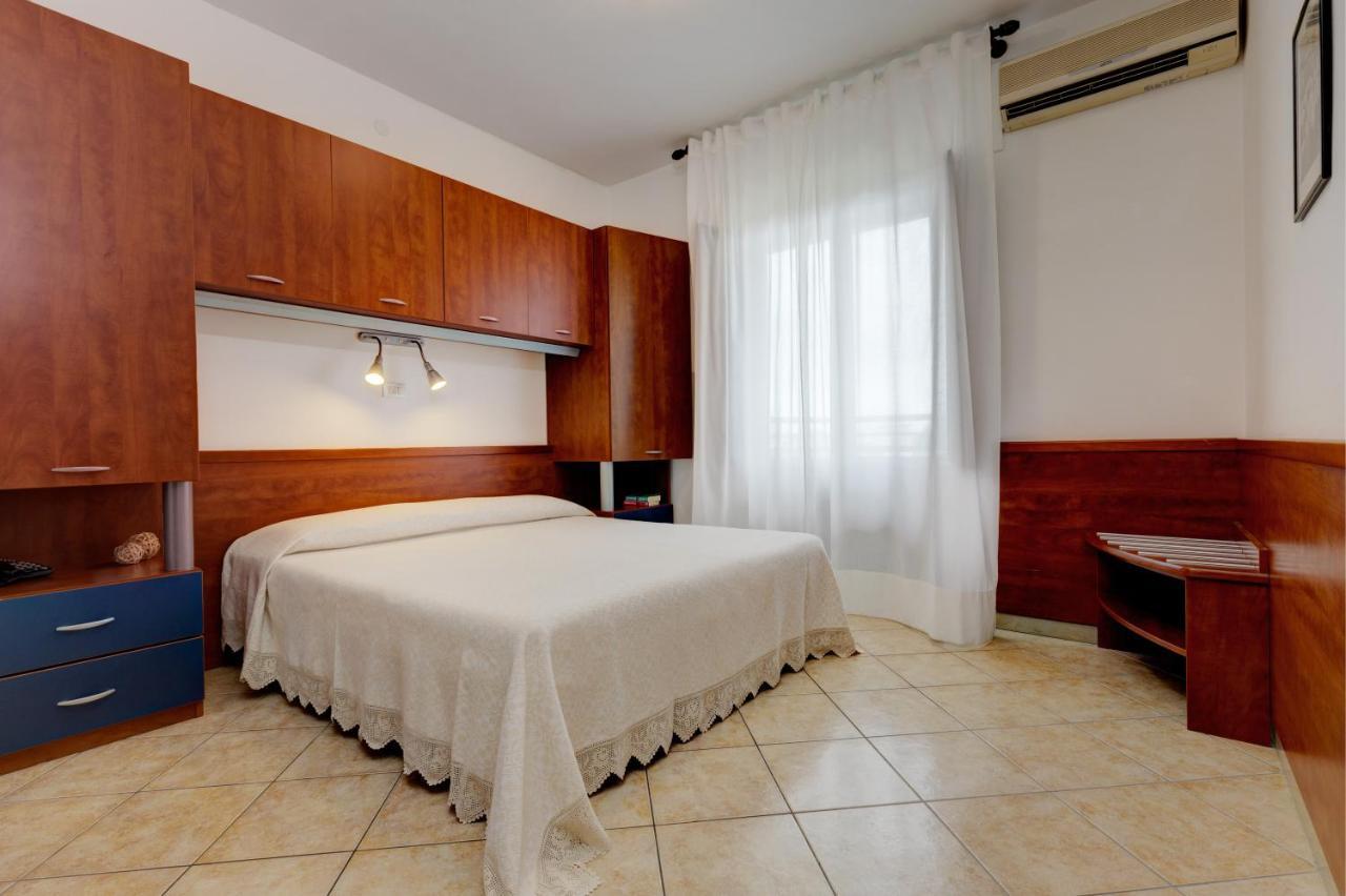 לידו די ג'סולו Hotel Frank מראה חיצוני תמונה