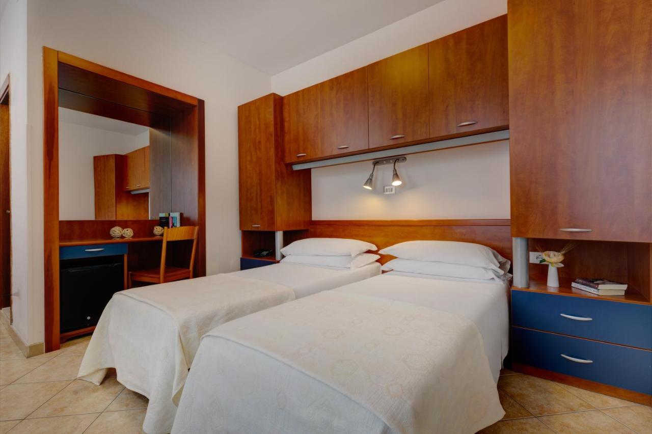 לידו די ג'סולו Hotel Frank מראה חיצוני תמונה