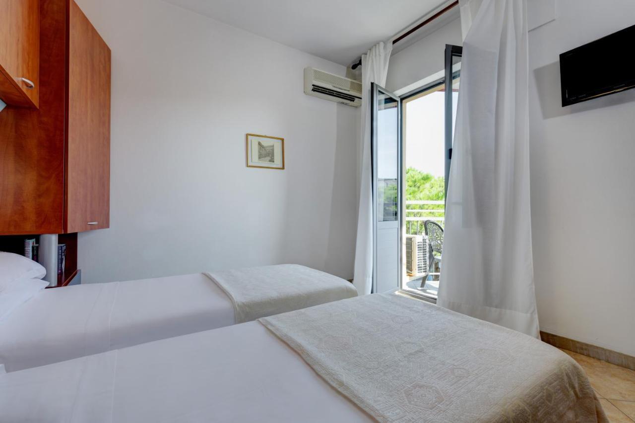 לידו די ג'סולו Hotel Frank מראה חיצוני תמונה